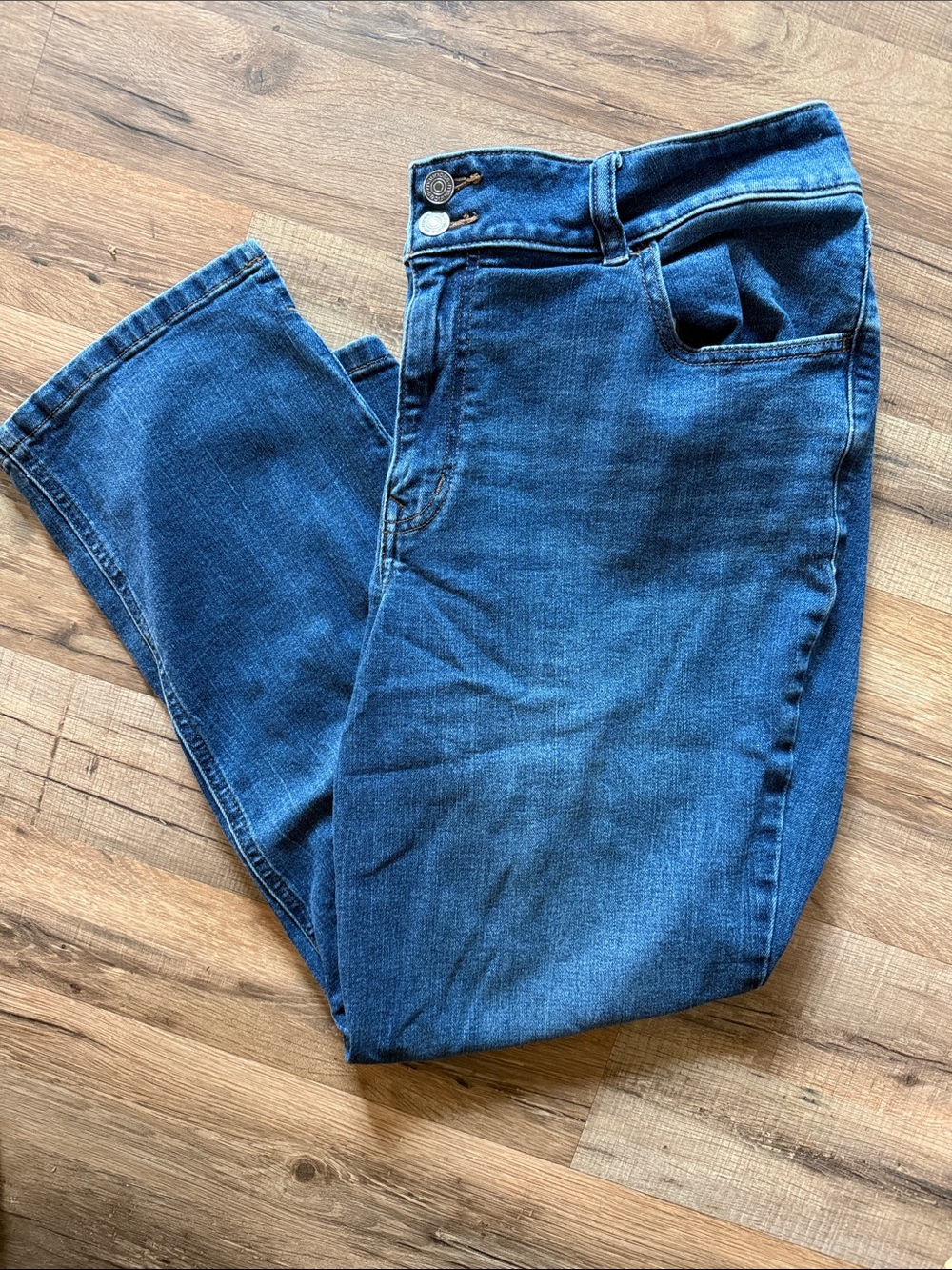 m jeans Women’s Mid-Rise Slim Straight Denim Jeans